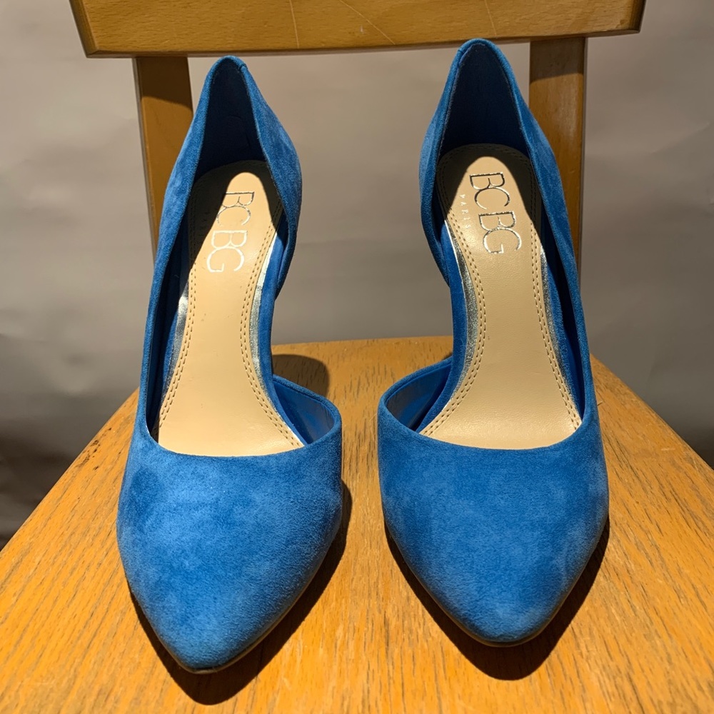 BCBG Paris women’s size 7.5 blue suede pump